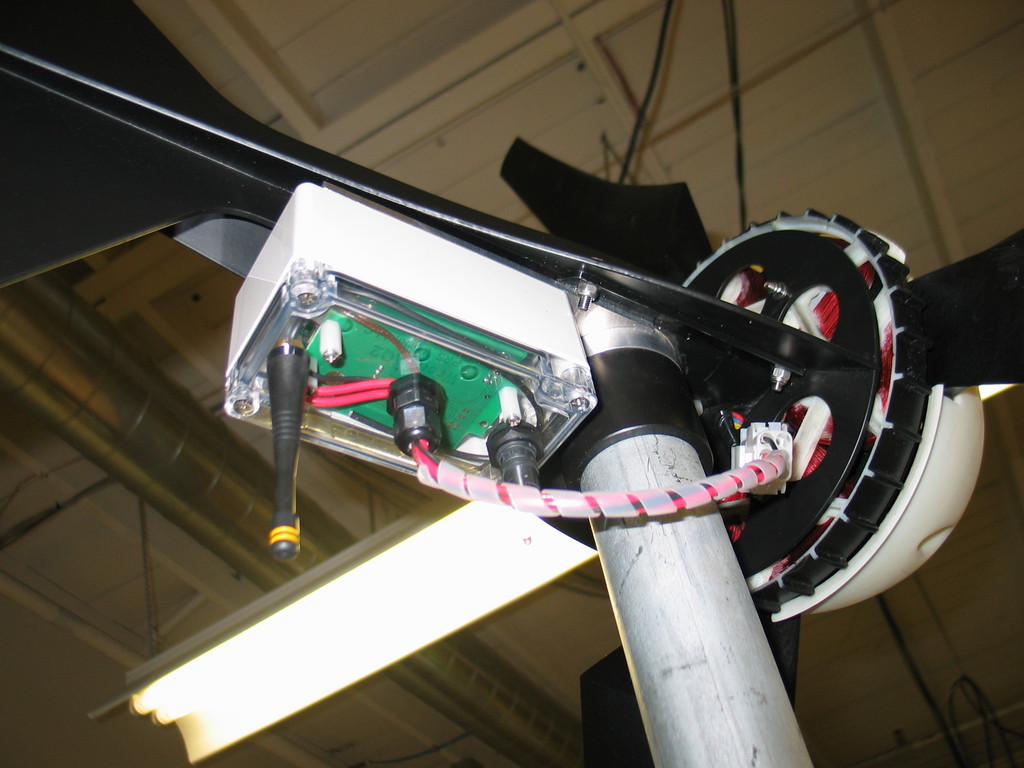 Bottom view of the Wren and WrenDAQ2. Once again, the sensor wiring harness is not in place. the wiring and antennas are directly in line with the mast to reduce turbulence and to shield the WrenDAQ2 from airborne debris. The WrenDAQ is mounted with a CNC milled 3/16" thick aluminum plate.