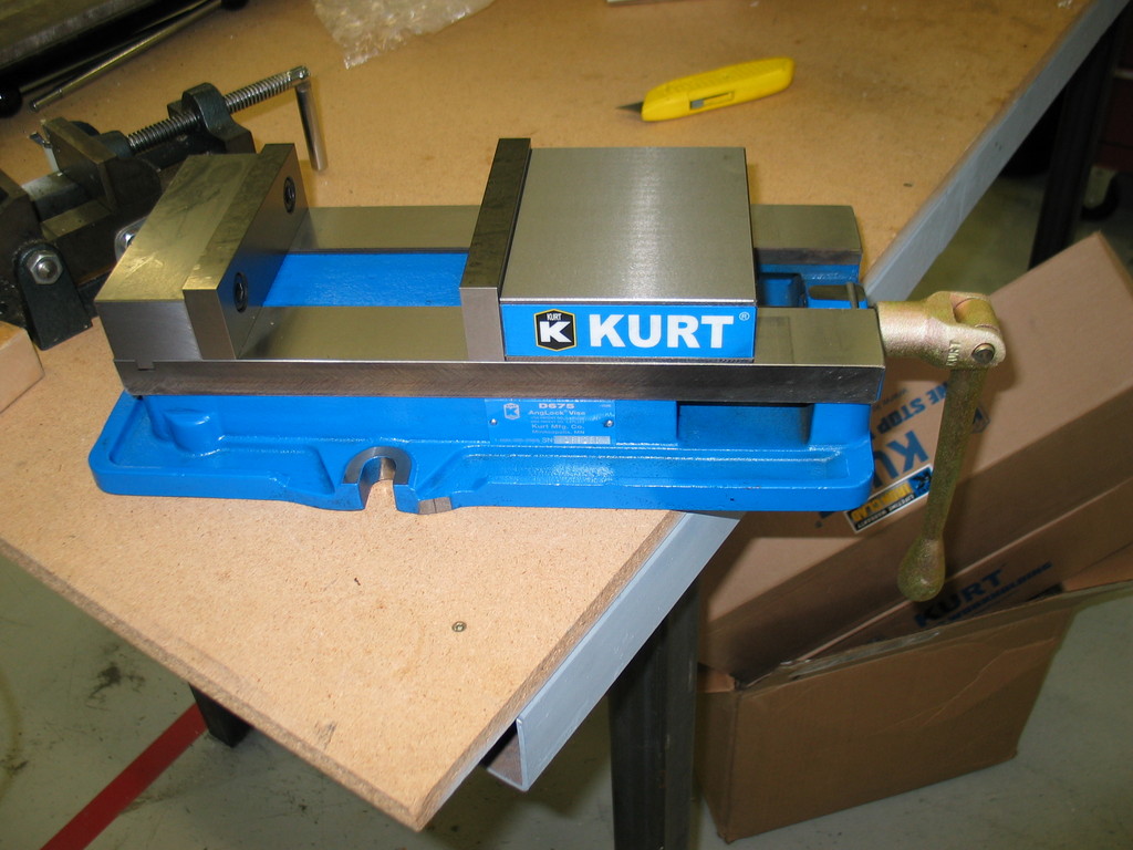 Kurt Anglock D675 6" milling vise. It's really heavy and really nice.