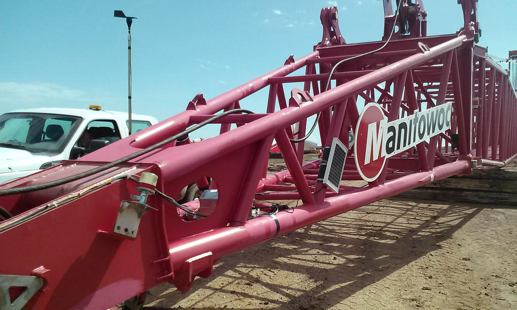Pivoting wind vane