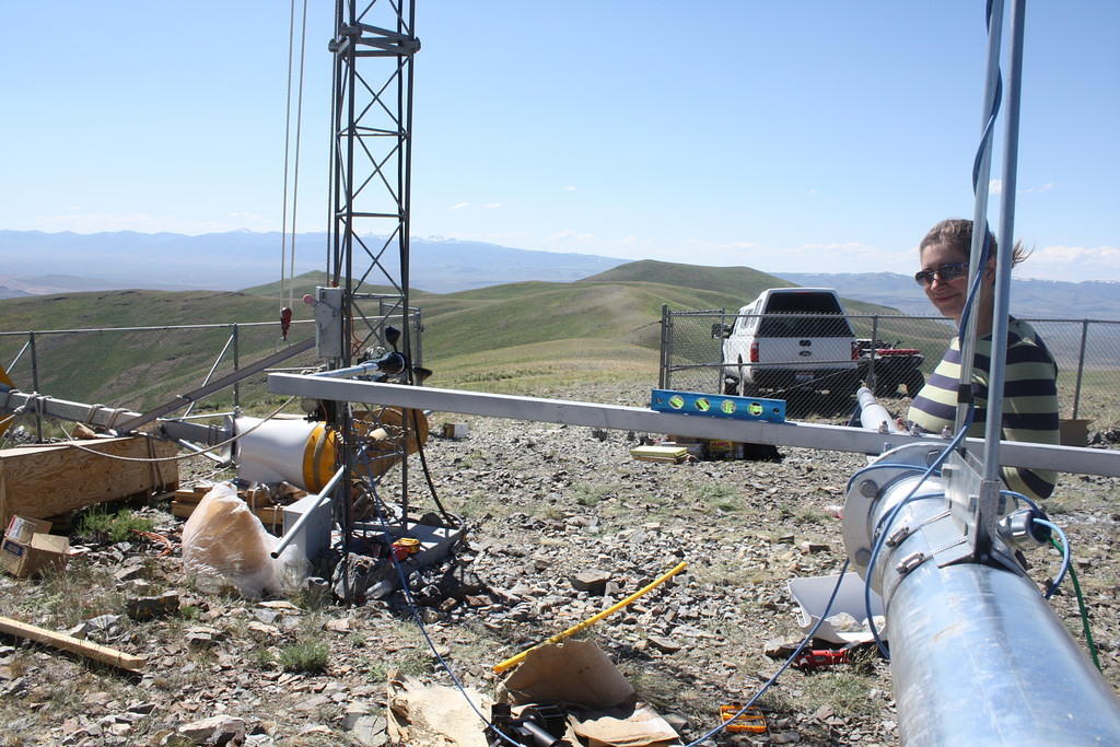 Using the anemometer boom to get both booms perpendicular to each other